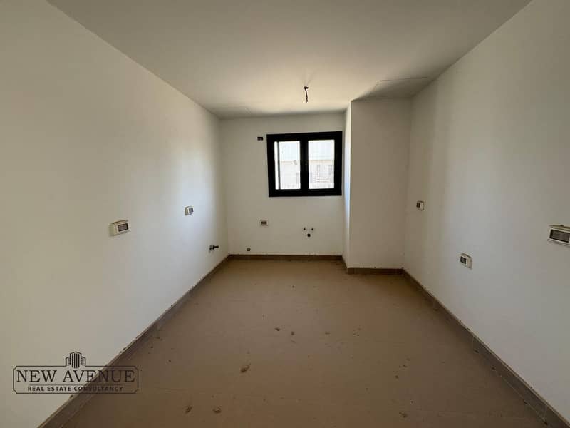 12 WhatsApp Image 2025-11-13 at 13.18. 31_c91fd8e7. jpg