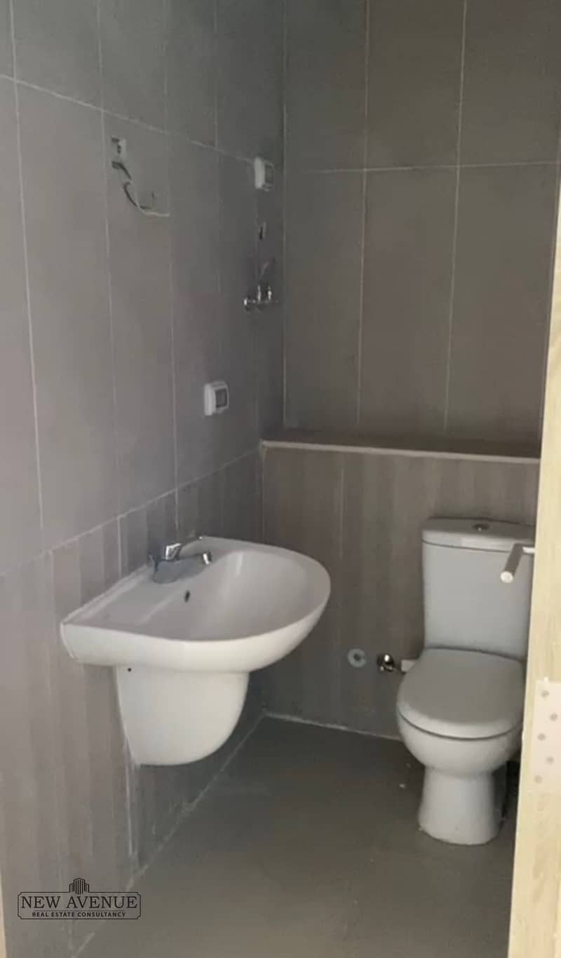 10 WhatsApp Image 2025-11-14 at 20.44. 43_4cf1f496. jpg