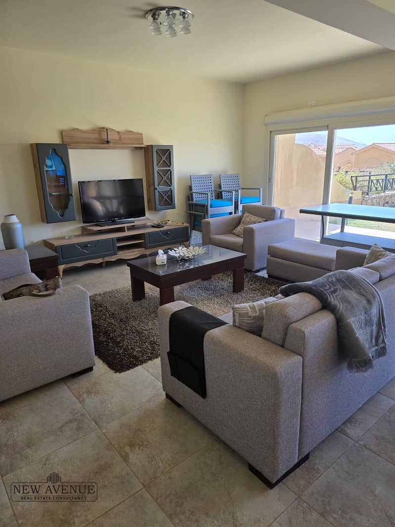 8 c259c288-e9ce-442d-b552-69241e6b92a4. jpg