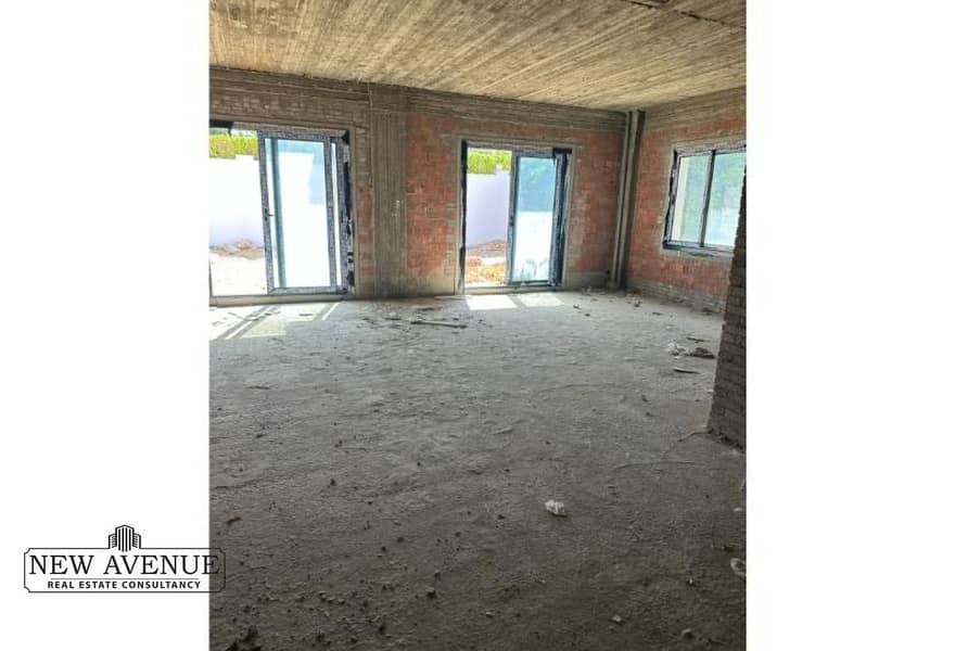 4 4f85d326-b101-4830-83f4-61535f48a461. jpg