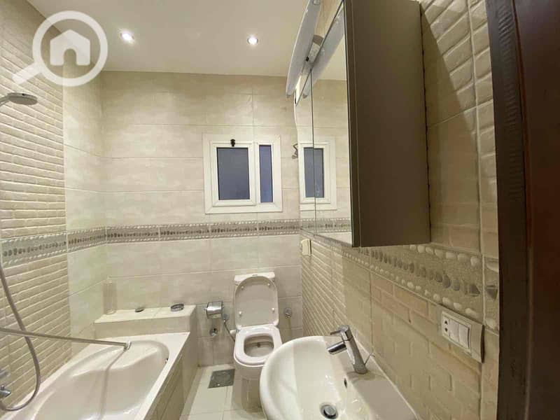 8 4a921515-0017-4d01-bc96-7eb36482a989. jpg