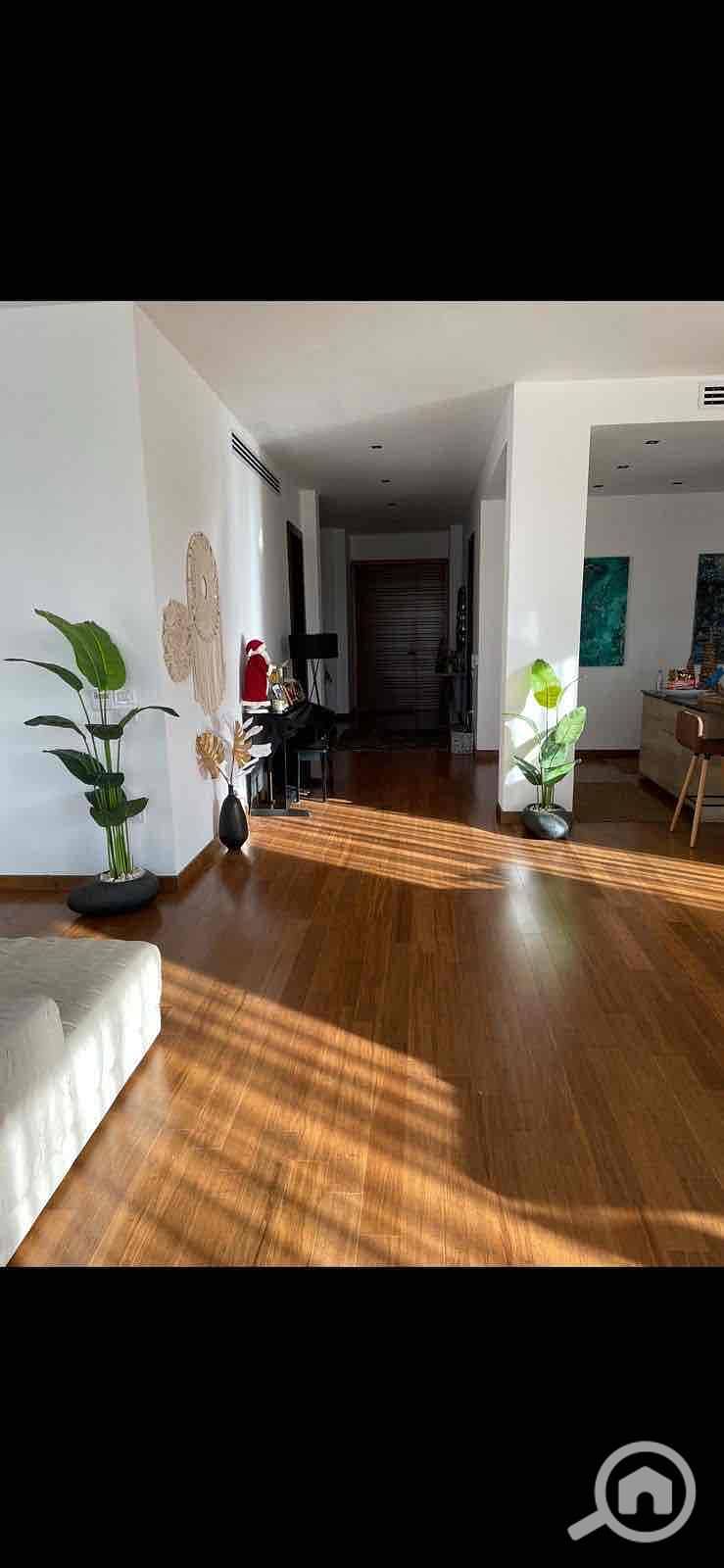 9 fd7209cb-fe5e-426d-acc2-a19fd09d6f07. jpg