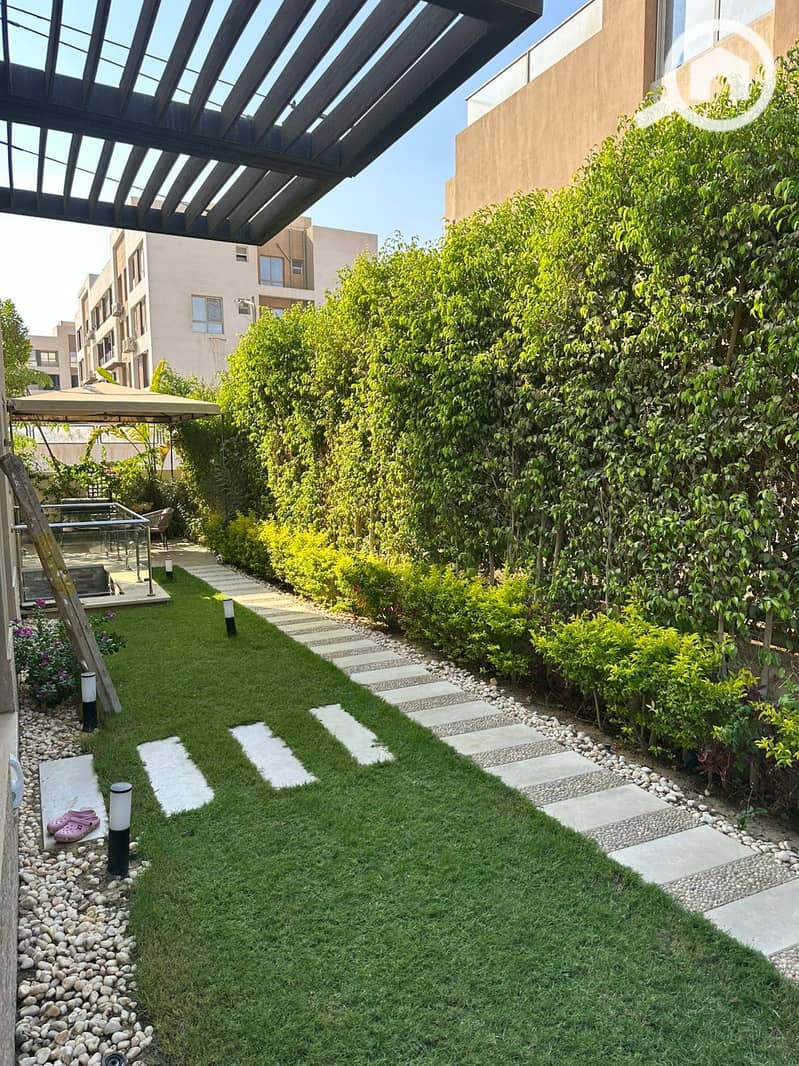 12 81c38bf3-4b58-4c41-8609-3d73d12b330c. jpg