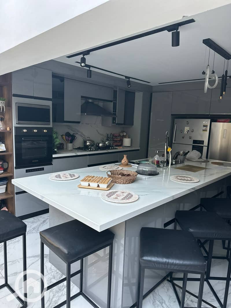 14 180b772c-a4a1-4309-a42b-86cacbc25ed5. jpg