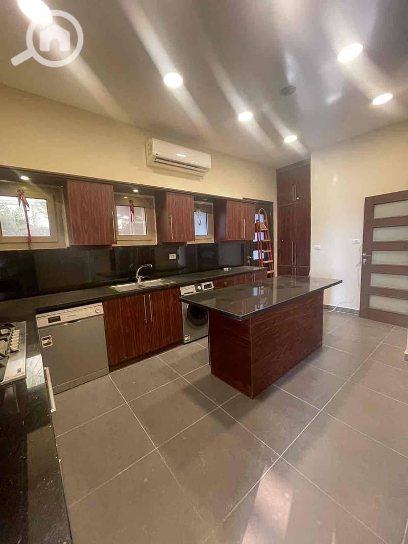 4 b32ddba9-d3bb-4eee-af7b-54a94c391e1e. jpg