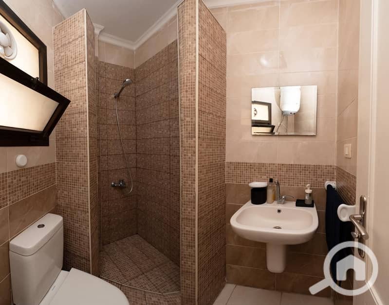 10 8a1842b7-18e7-4749-a845-2c8783c8caa6. jpeg