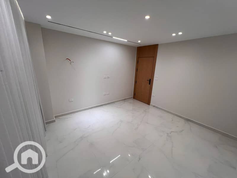 8 14fe3e09-427e-4043-8b8c-313906578139. jpeg