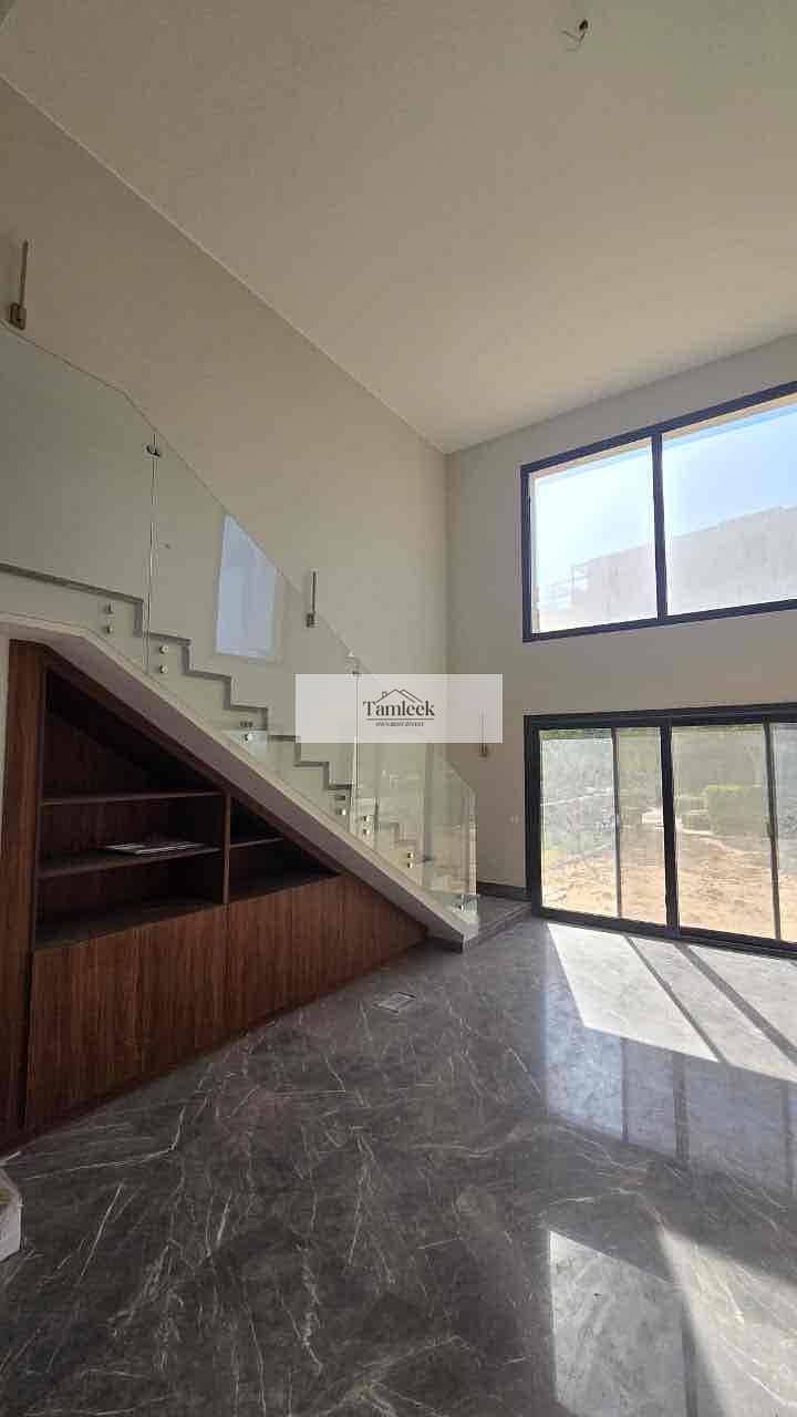 10 8db86099-1e99-4875-9280-94f71e9e63f6. jpg