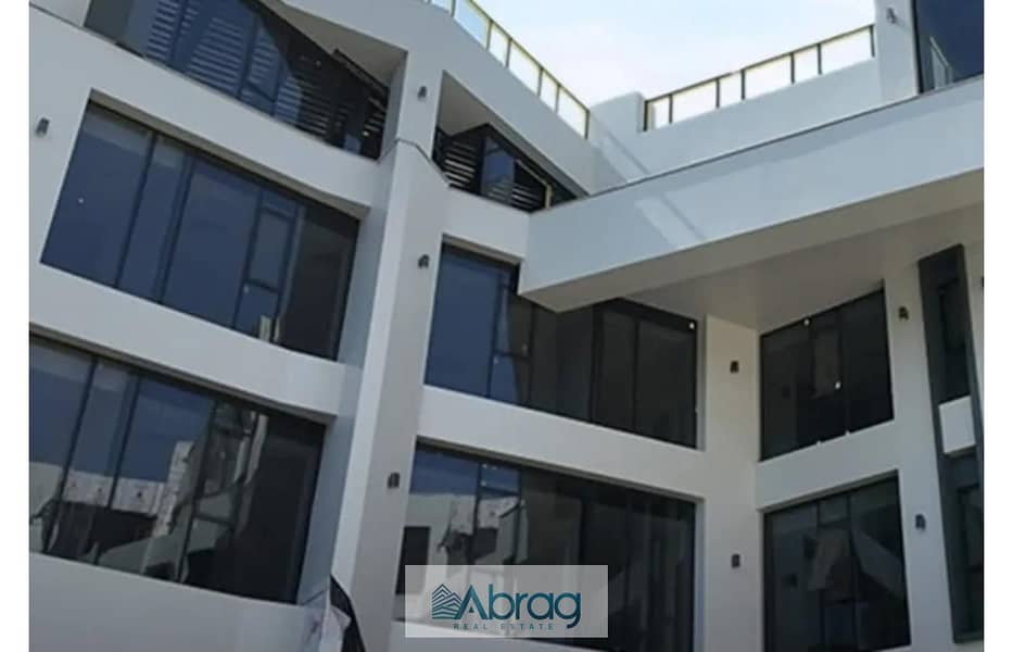 12 8299742-cff88o. jpg