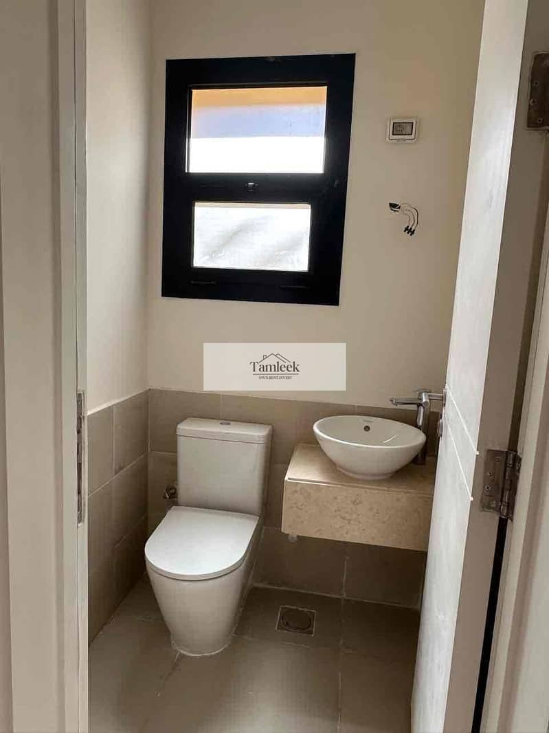 3 fe9e0eeb-2c5b-4746-848c-de270d1002e4. jpg