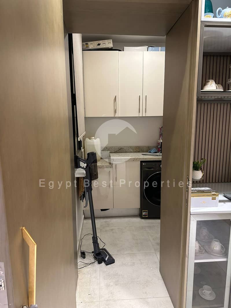 4 e000560a-a396-4fa4-91ee-a74c65d928ff. jpeg