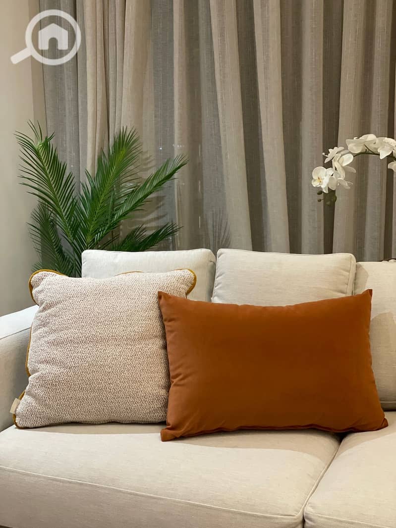 12 8758b837-be2e-4e41-aa92-b6d35ae86225. jpeg