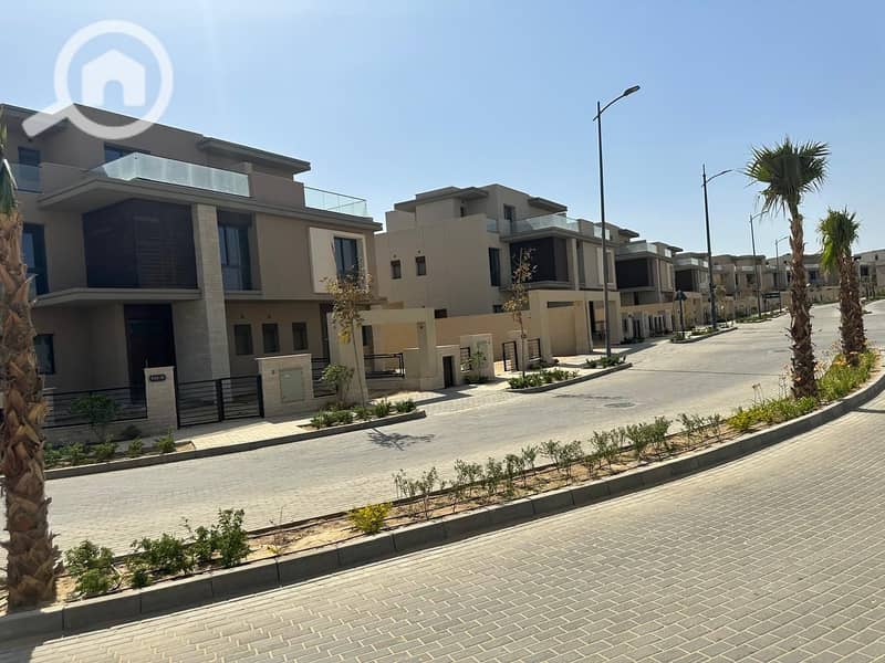 10 d92eef8b-f04e-48c7-bfed-e762613aa53c. jpg