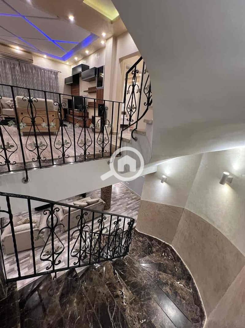 7 f9ac258a-3220-41f3-9d6c-e0381c0d3101. jpg