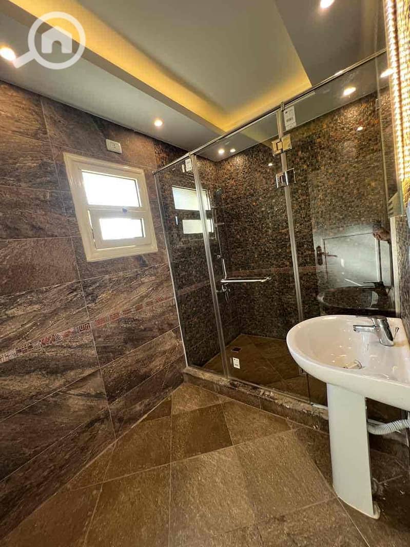 20 b2bcf2ec-41fe-4dd9-b053-c46bc26b81e4. jpg