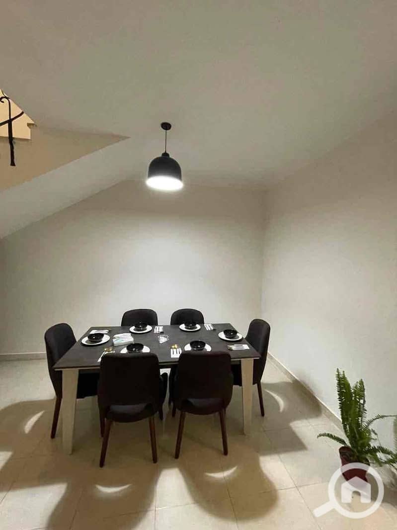 2 d03804c2-b5aa-45d3-96f4-679f1cf92489. jpg