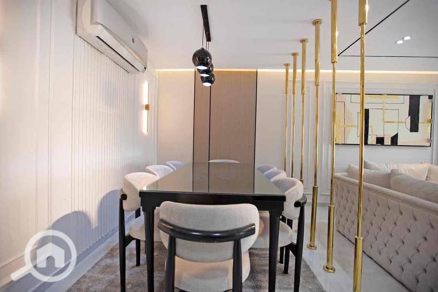 12 f1f40352-7d65-4bcf-b8d0-8db3451b5926. jpg