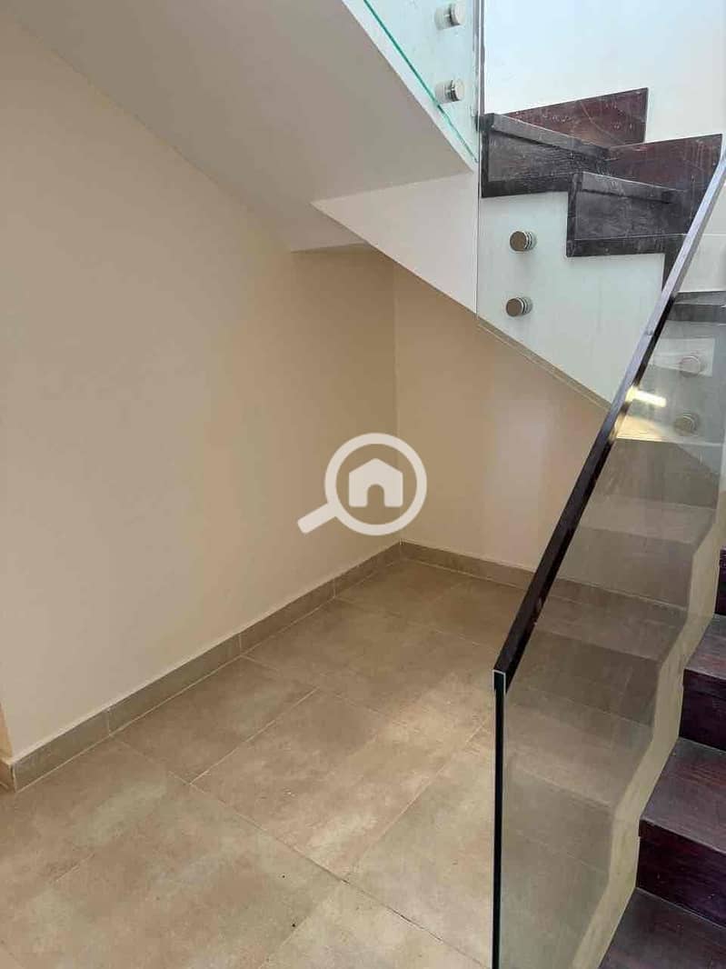 7 b13a74ff-37da-4758-ada8-2e687c7bdd2e. jpg