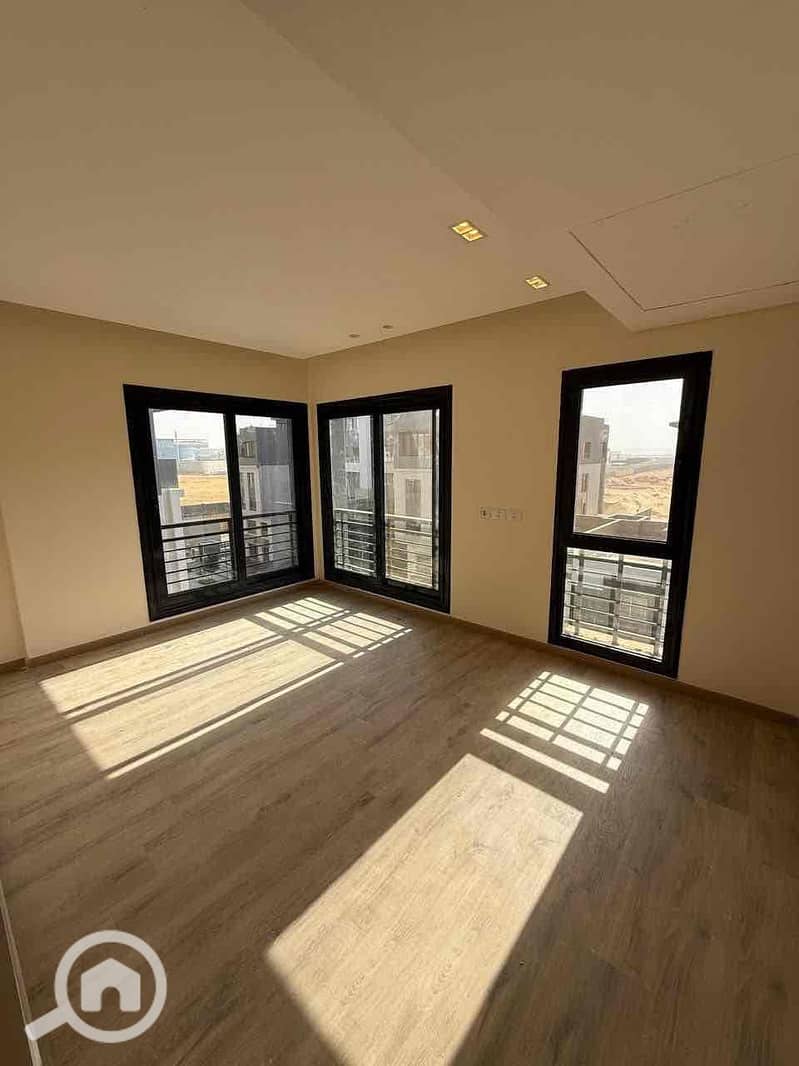 10 22111557-d8a8-466c-b249-3fd712dc1108. jpg