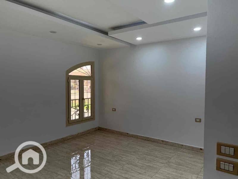 10 f807ffb9-4515-4aa2-b07e-bbdcaafd0333. jpg