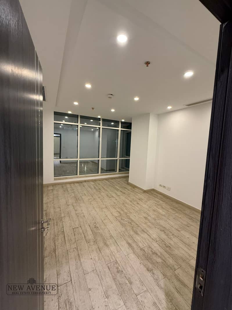 3 04b33ea7-93a6-48a3-a8fa-1ffae91bde27. jpeg