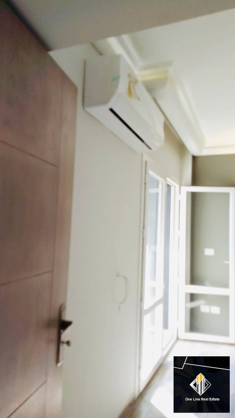 12 1c555388-73e3-449c-b026-86260a5b1bd1. jpeg