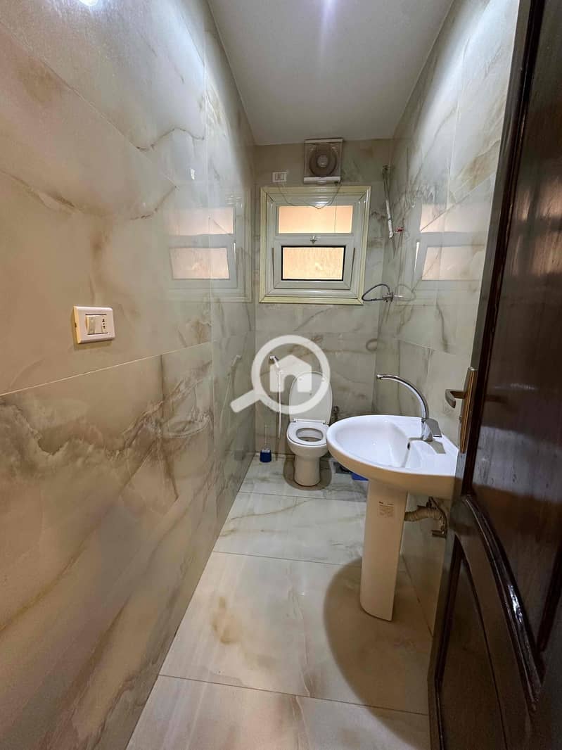 13 e3be6196-93b8-4355-94f5-a14e5a5f3005. jpg