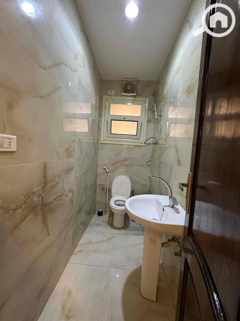 14 606fc73d-87e8-4723-9429-1a739ef7e91a. jpg