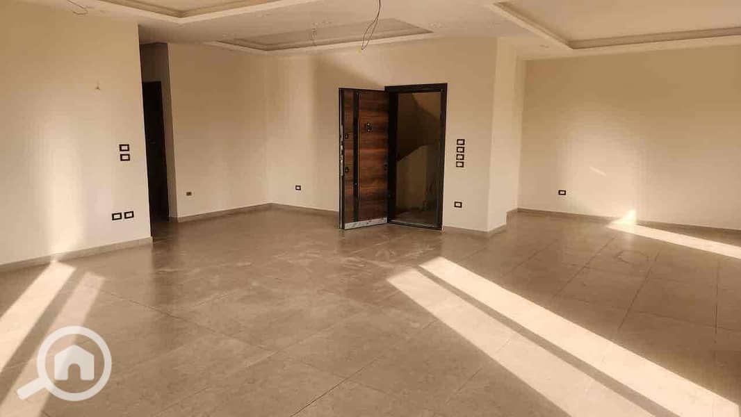 9 b758672a-4283-421d-a038-2a23288bc124. jpg