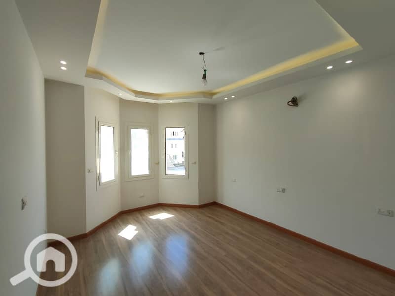 4 0f43f0cf-3702-4dd5-851c-756e59a4a31a. jpg