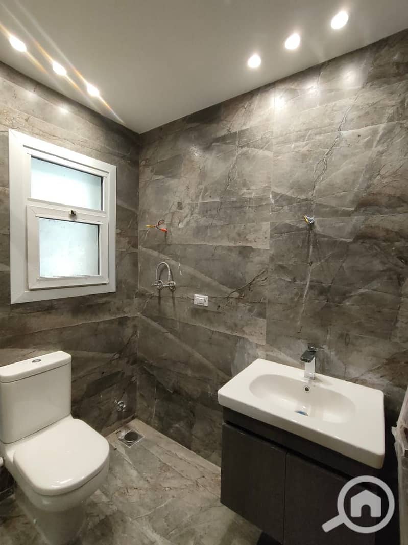 10 71c348cb-a073-4c53-8ca8-3202987d0b00. jpg