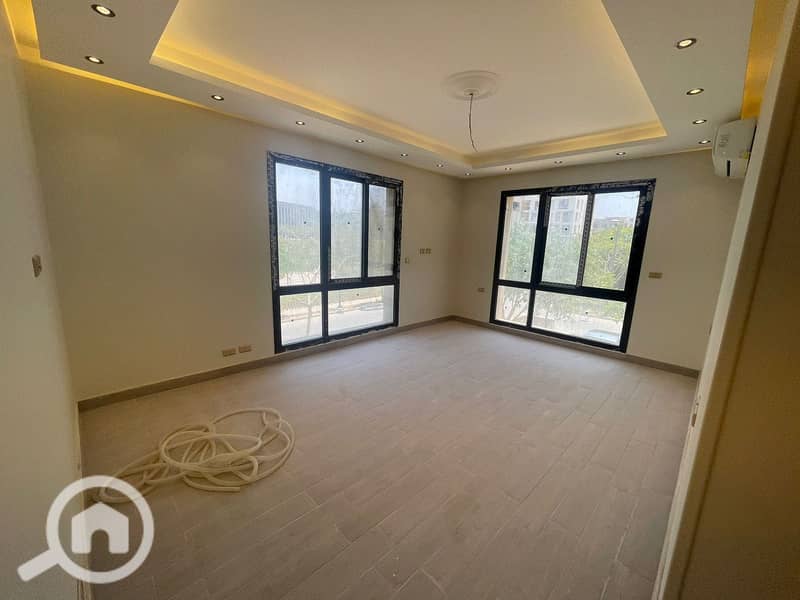 14 5c9f7c97-acf2-4c1a-92f4-1496efcd532d. jpg