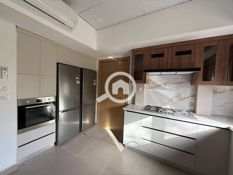 10 bd02998f-3db7-44df-885b-66525d39db21. jpg