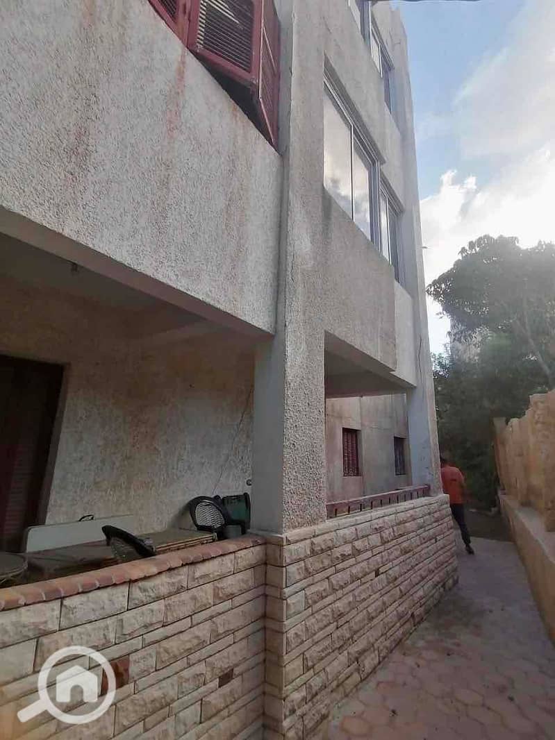 4 b50818d9-42ff-4a33-9c40-6e0b586099a0. jpg