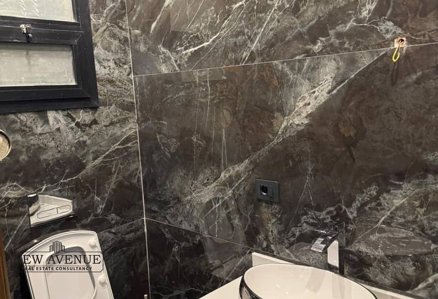 11 93e7a8cc-a7c4-4ae9-bf5a-1c6be37a7642. jpg