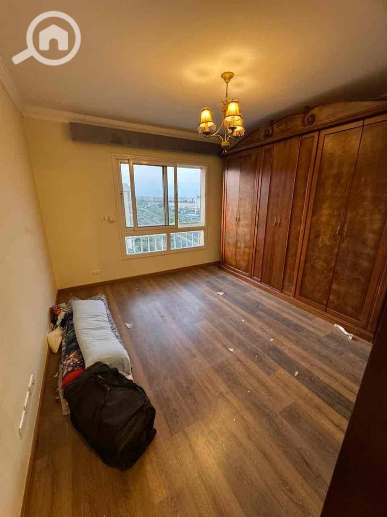 12 7e1b8d49-b1e0-47c0-bd6f-c327d264f596. jpg