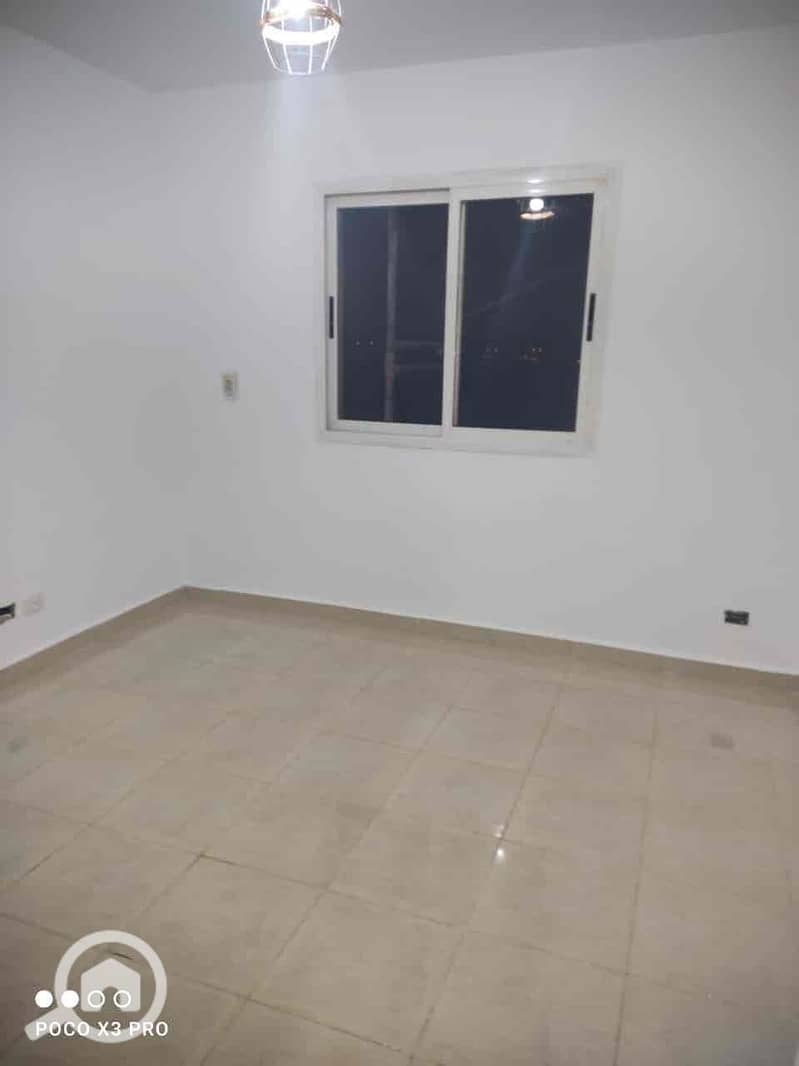 4 b785bfdf-32a9-47c5-a277-ed955a495ee2. jpg