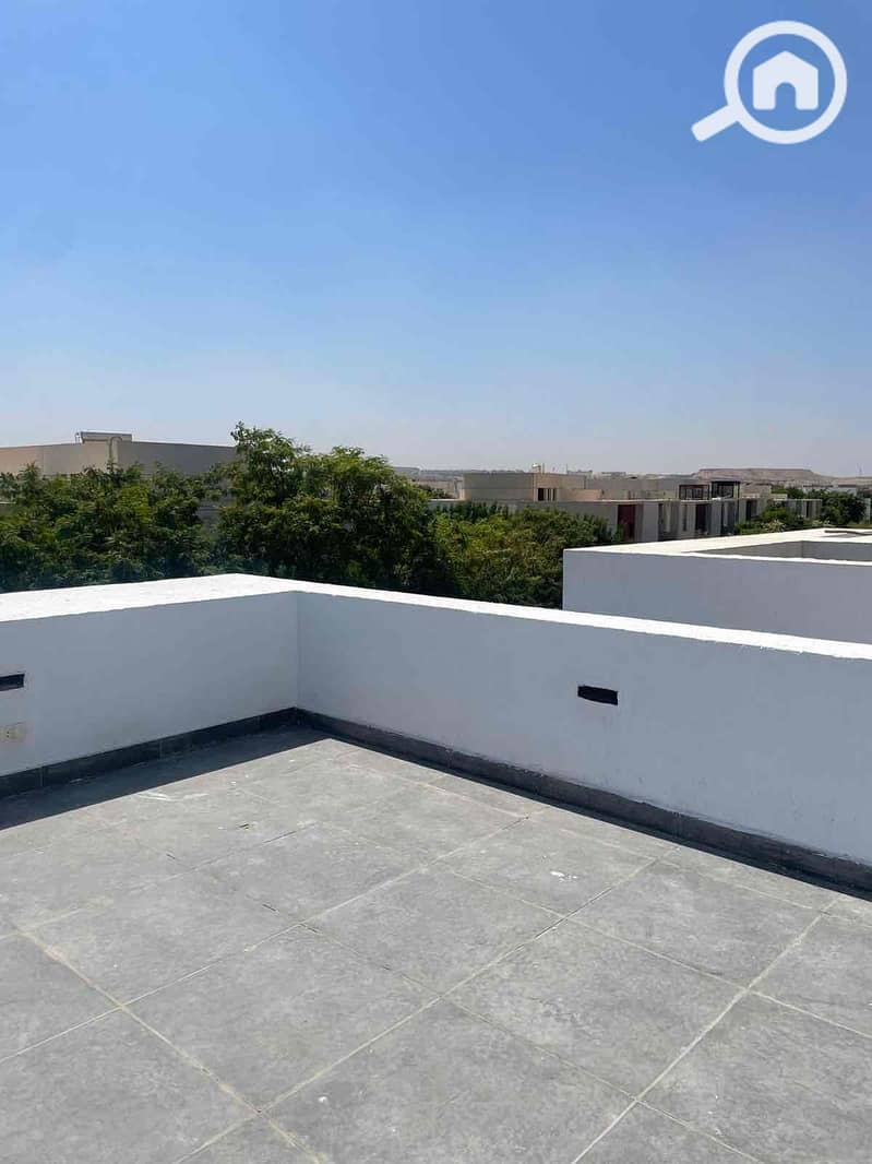 12 aff72982-eef2-43c3-8db7-8c2b5a9ee9a4. jpg