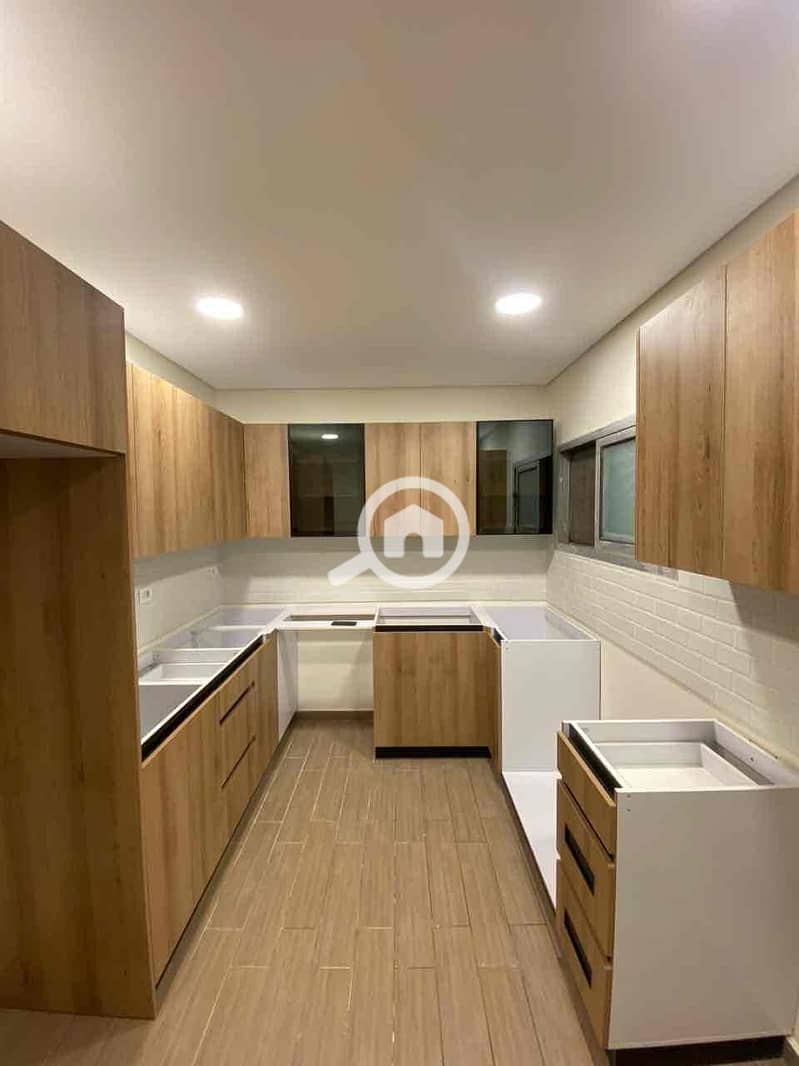 4 6d6ec9d1-8b29-450c-b346-55d96e67d727. jpg