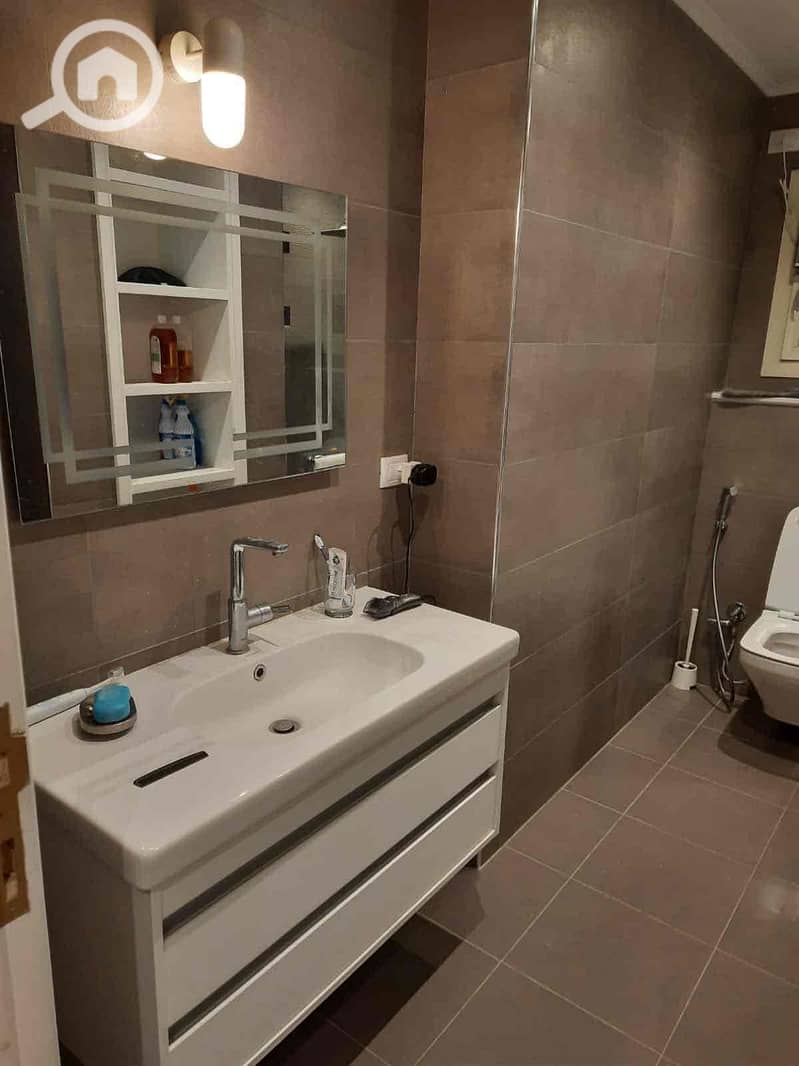 15 8900b7f5-81a6-4e25-9c32-65471556dec4. jpg