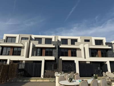 5 Bedroom Townhouse for Sale in New Cairo, Cairo - WhatsApp Image 2025-11-19 at 9.36. 12 PM. jpg 5 Bedroom Townhouse for Sale in New Cairo, Cairo - WhatsApp Image 2025-11-19 at 9.36. 12 PM. jpg