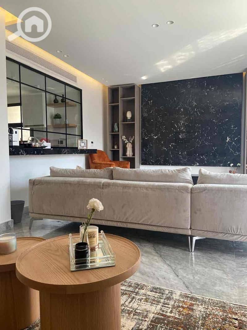 3 3327000f-e14d-4edf-8857-71d9d1a93c69. jpg