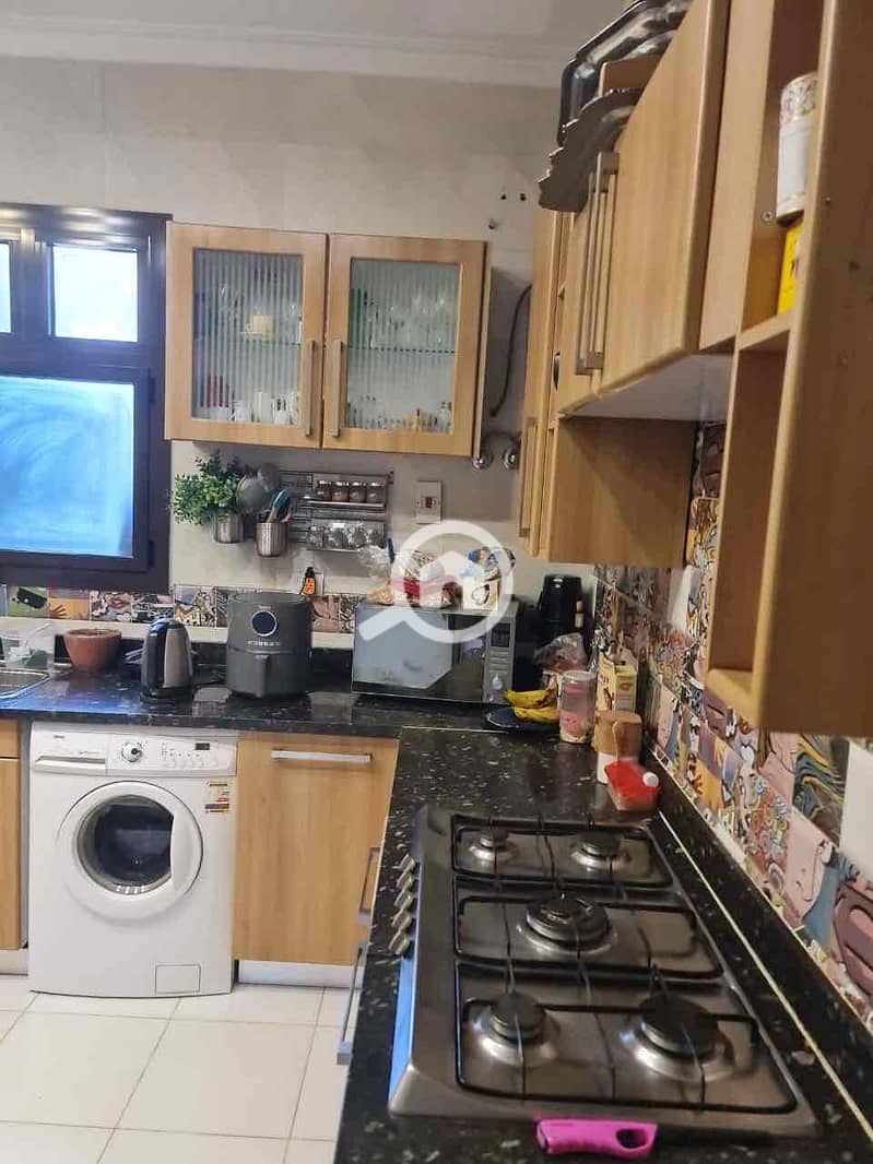 12 6d6c5d29-2e4d-4f33-b05d-f981542fda4f. jpg