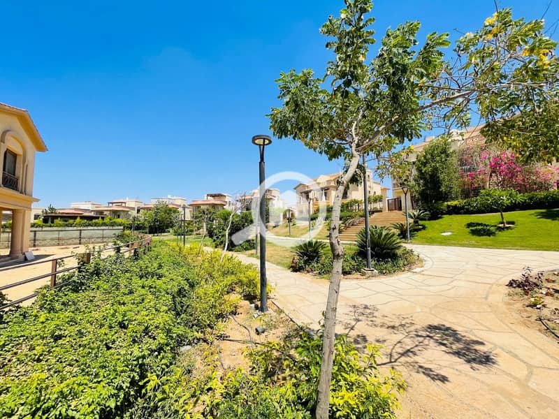 17 f499952a-1046-4a4b-a70b-6a7c79b3c440. jpg