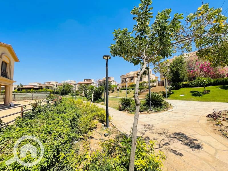 17 f499952a-1046-4a4b-a70b-6a7c79b3c440. jpg