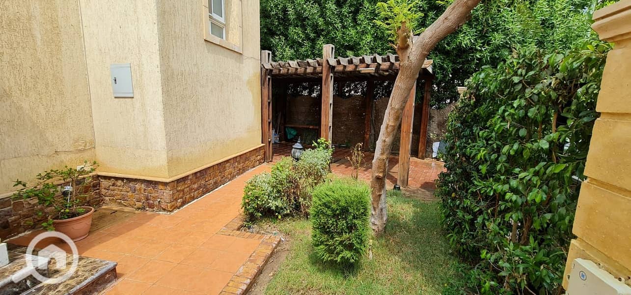 9 c96e3171-ab68-485d-9dfb-a4f26d77119f. jpg