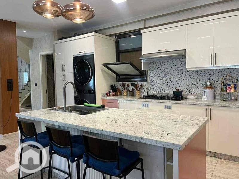 5 815a7b9a-9c5a-4d14-ab70-82523aadcc06. jpg