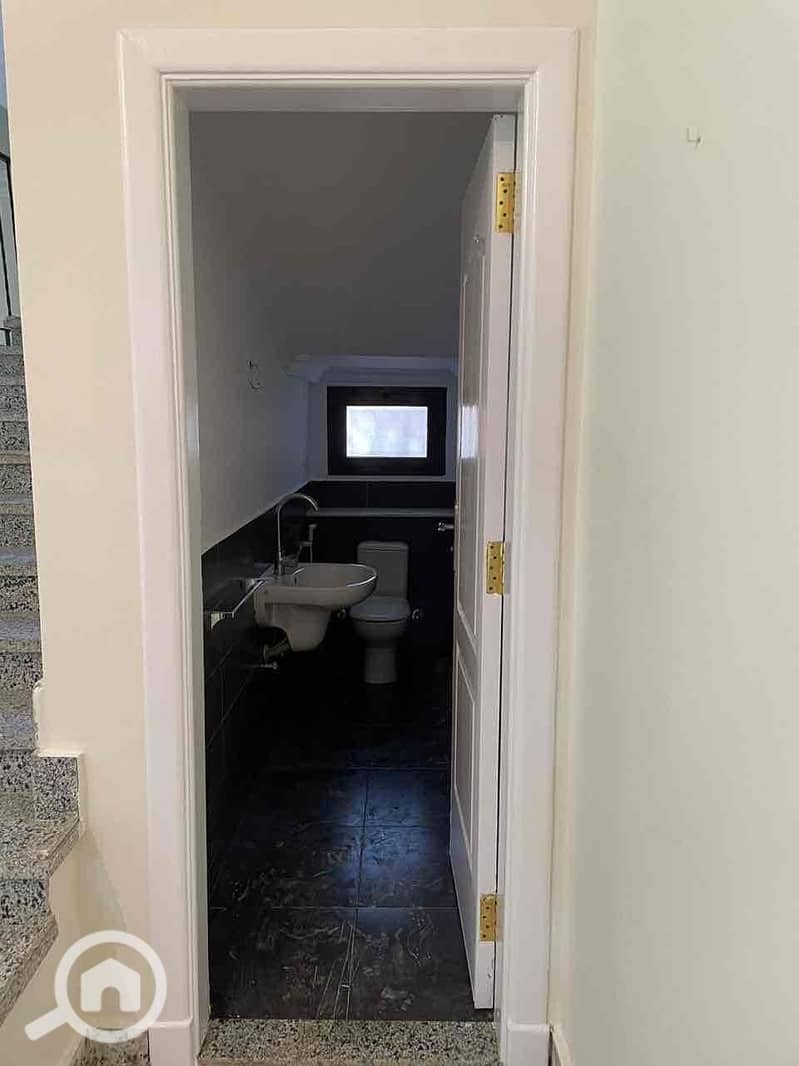 10 1025d534-07f6-4047-a851-cdbaf97c6e84. jpg