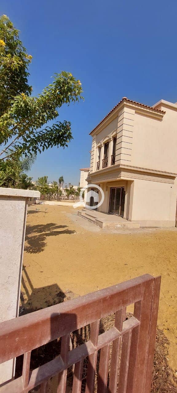 2 a74c898a-6d60-4f17-b40e-da8b6f7a9e33. jpg