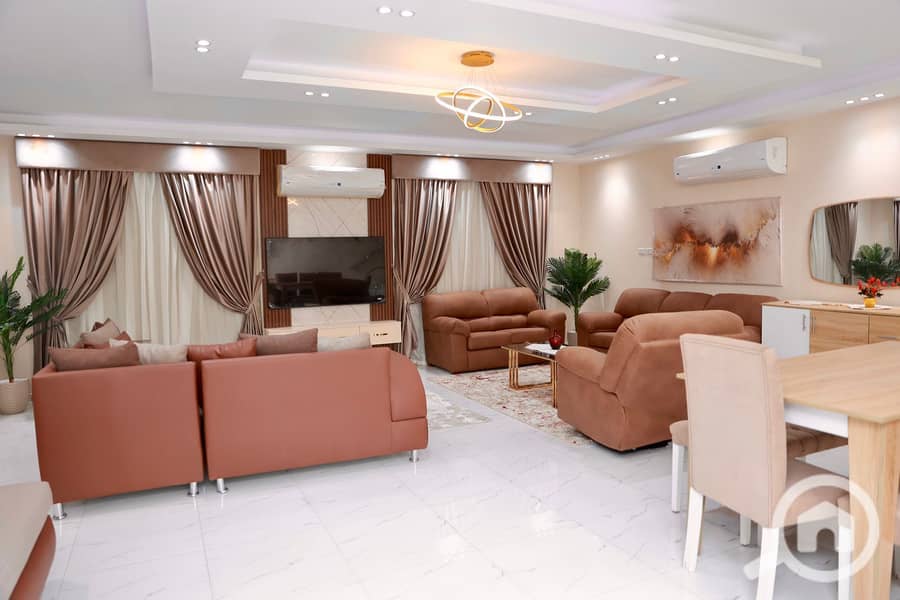 2 7b7180d1-fc74-4c00-8792-cdc09b0de8a9. jpeg